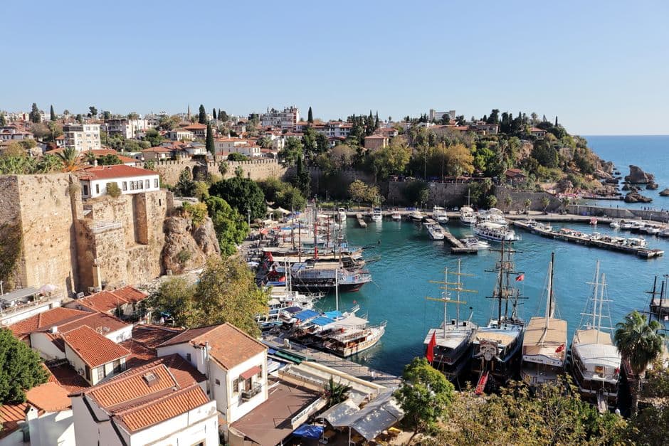 Vista del Mar — Vista del Mar, Kalkan'da yer alan ve deniz manzaralı konumuyla öne çıkan bir restorandır. Mekan, Akdeniz mutfağı ağırlıklı menüsüyle hizmet vermektedir.