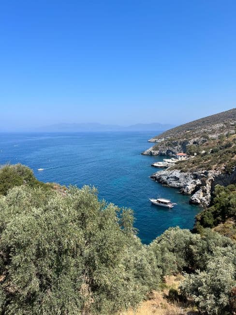 Begonvil Restoran — Begonvil Restoran, Kalkan'da konumlanan, Akdeniz ve Ege mutfağından seçkin lezzetleri begonvil bahçesi eşliğinde sunan bir restorandır.