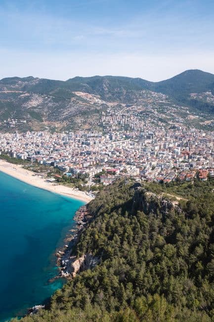 Blue Island — Beyhan Cenkçi Caddesi'nde yer alan Blue Island Luxury, Kaş merkezinde +16 yaş sınırı ile sakin ve özel bir konaklama imkanı sunuyor.