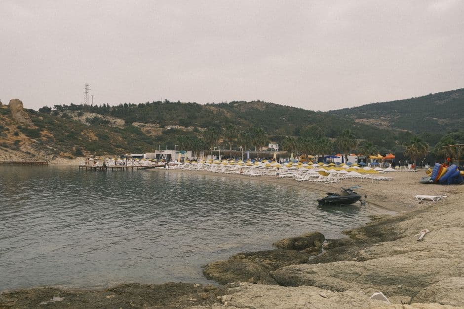 Lukka Dining — Lukka Exclusive Hotel bünyesinde Çukurbağ Yarımadası'nda hizmet veren restoran, Akdeniz ve Türk mutfağından taze organik lezzetleri deniz manzarası eşliğinde sunuyor. Vegan ve vejetaryen seçenekleri de bulunuyor.