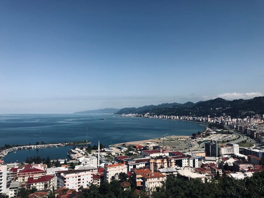 Antiphellos Cafe Garden — Antiphellos Cafe Garden, Kaş'ın Andifli Mahallesi'nde yer alan, bahçe atmosferinde çorba ve çeşitli yemekler sunan bir kafe ve restorandır. Adını Antik Likya kenti Antiphellos'tan alan mekan, Google'da 4 puanla değerlendirilmektedir.